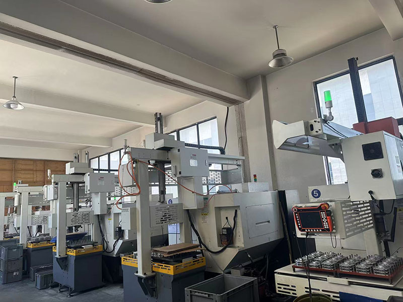 1761804056119392.jpg 自动数控车床.jpg